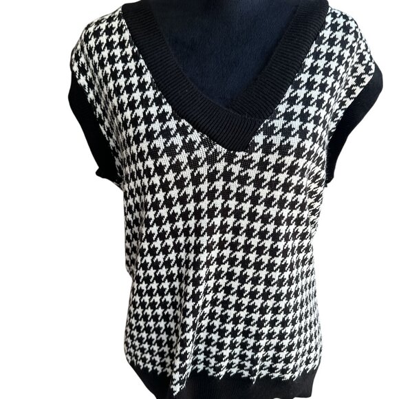 NAANAA Med/Lge Black & White Houndstooth VNeck Vest - Picture 1 of 4